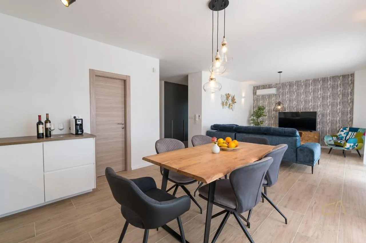 Luxury Apartments Loma Sveti Vid-Miholjice 0*,