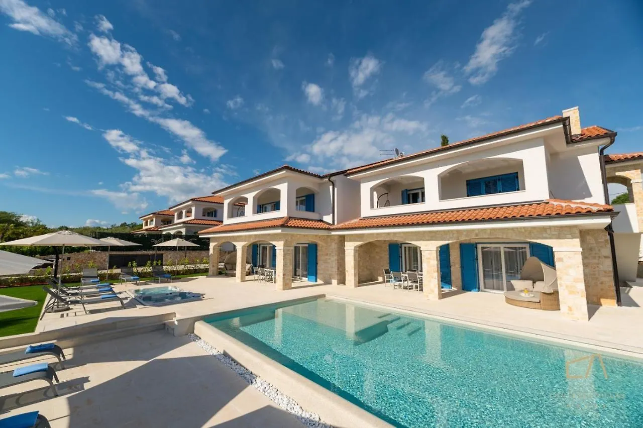 Luxury Apartments Loma Sveti Vid-Miholjice ゲストハウス